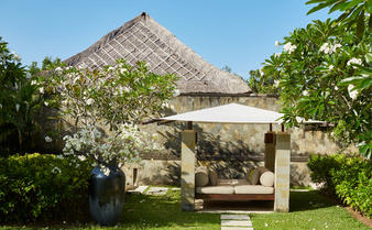 Daybed & Garden, Six-Bedroom Villa - Aman Villas at Nusa Dua, Bali